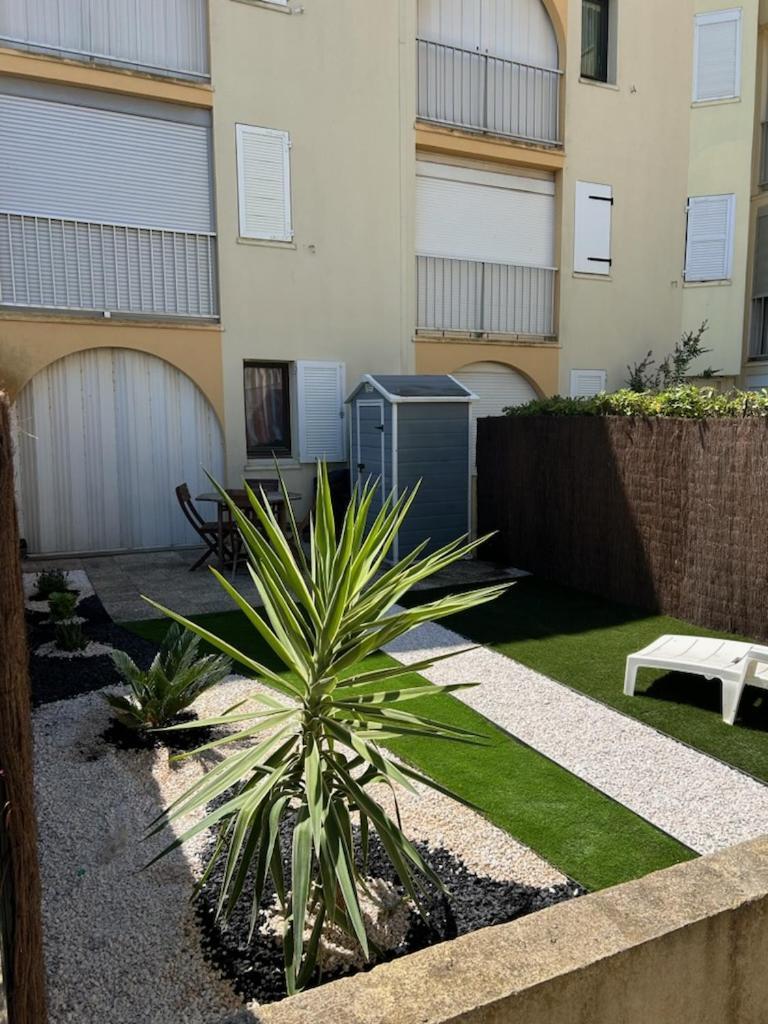 Appartement T2 Avec Son Rez De Jardin De 40 M2 5 Couchages 250M De La Plage Et 15Km De L'Arena Narbonne-Plage Exterior photo